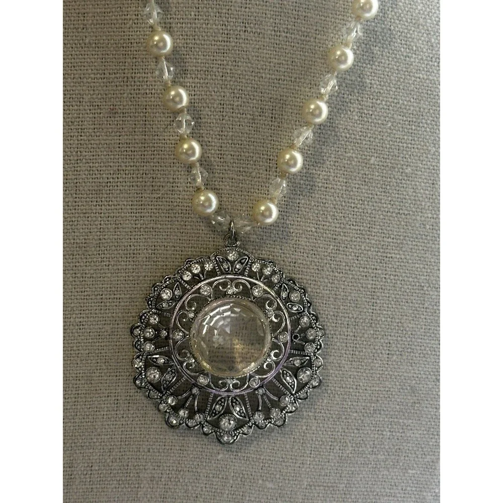 Vintage Style Filigree Rhinestone Pendant Necklace Faux Pearl Crystal Beaded 16”